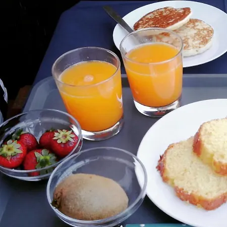 Sabbia E Sassi Bed & Breakfast *